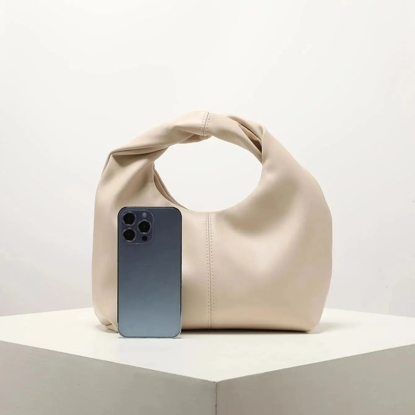Gelyn Clutch Leather Bag